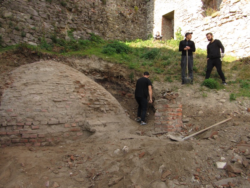 розкопки у фортеці Паланок